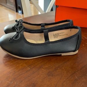 Girls size 11 toddler ballerina shoes black
